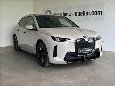 BMW BMW ix xDrive60 LCI M-PRO bis zu 701km Reichweite**0,5% VERSTEUERUNG TOP BUSINESSKUNDENKONDITIONEN im Auto Abo von LeasingMarkt.de