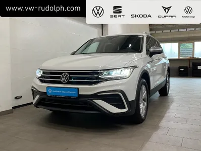 VW Volkswagen Tiguan Allspace 2.0 TDI DSG Life / Navi LED RFK im Auto Abo von Faaren