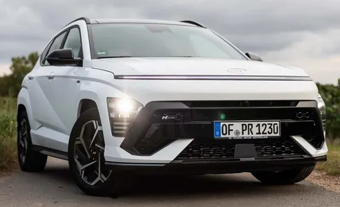 Hyundai Kona 1.6 GDI 129 DCT Trend Nav Bose eHK SHZ ACC Auto-Abo privat im Auto Abo von Autohaus Tabor