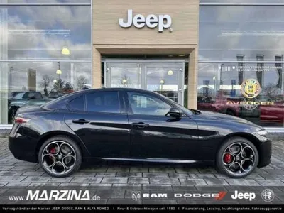 Alfa Romeo Alfa Romeo Giulia Q4 2.0 Veloce Black-Edition Technologie-Paket Sportpaket Navi Digitales Cockpit LED im Auto Abo von LeasingMarkt.de