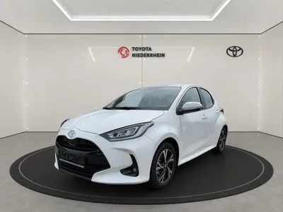 Toyota Toyota Yaris 1.5-l Hybrid Teamplayer Automatik + Comfort Paket 🚀💪 im Leasing von LeasingMarkt.de