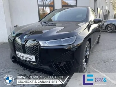 BMW BMW ix xDrive50 Suite || Pano AHK 360°cam HUD LEDER im Auto Abo von LeasingMarkt.de