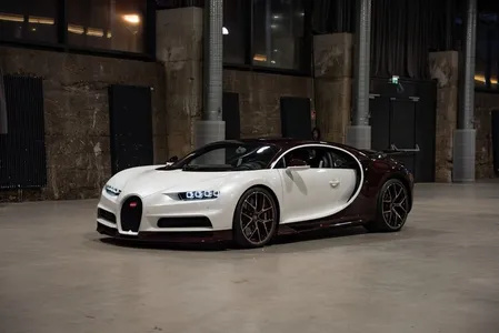 Bugatti Bugatti Munich | Chiron Sport | Red Carbon im Auto Abo von Null-Leasing