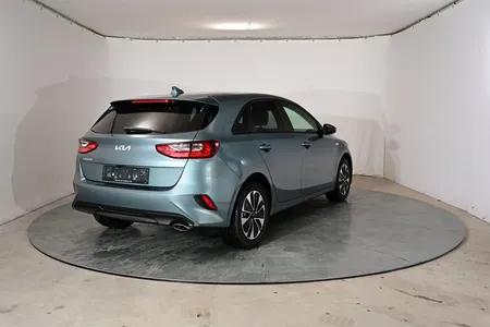 Kia Kia Ceed Kia Silver 1.5 T-GDI 103kW (140PS) 6-Gang im Auto Abo von Faaren