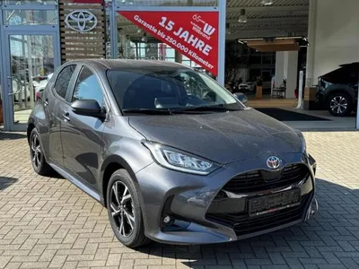Toyota Toyota Yaris Teamplayer Hybrid 1,99 % LED ACC Apple CP im Auto Abo von LeasingMarkt.de