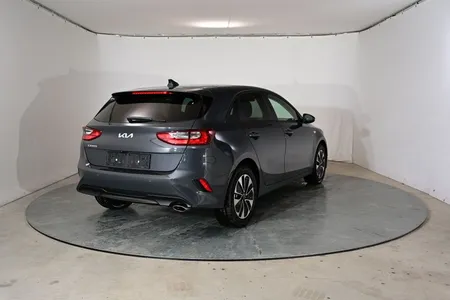 Kia Kia Ceed Kia Ceed Silver 1.5 T-GDI 103kW (140PS) 6-Gang im Auto Abo von Faaren