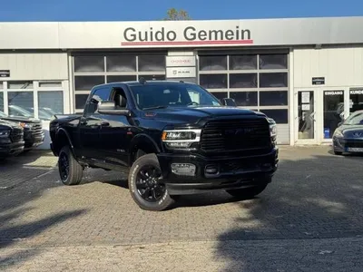 Dodge Dodge RAM 2500 Crew Cab 6.7l CUMMINS DIESEL Laramie Night im Auto Abo von LeasingMarkt.de