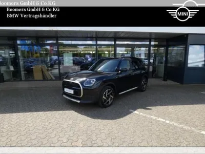 MINI MINI Countryman C Favoured Trim Paket XL AHK Pano Park-Assistent im Auto Abo von LeasingMarkt.de