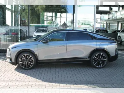DS DS Automobiles N°8 ETOILE Long range AWD 350PS ***sofort*** im Leasing von LeasingMarkt.de