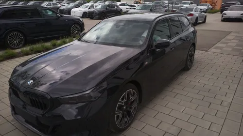 BMW BMW 5er Touring BMW 540d 223 kW (303 PS) 8-Gang Steptronic xDrive 3.0 Allrad im Auto Abo von Faaren