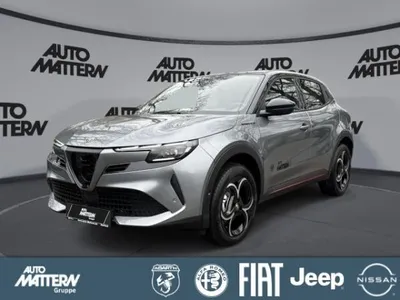 Alfa Romeo Alfa Romeo Junior 1.2 VGT Mild-Hybrid Speciale +Technologie Paket im Auto Abo von LeasingMarkt.de