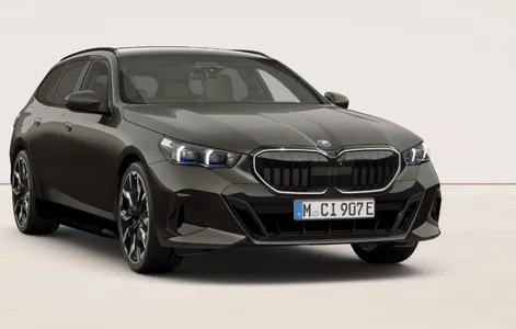 BMW BMW 5er BMW 5er Touring M Sportpaket Pro 550e xDrive 360.00 kW (489 PS) im Auto Abo von Faaren