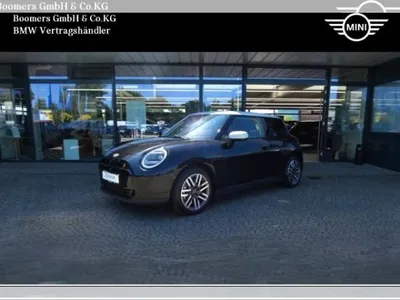 MINI MINI Cooper SE Classic Trim Paket XL Pano HUD Harman/Kardon im Auto Abo von LeasingMarkt.de